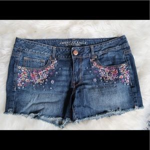 American Eagle Embroidered Denim Shorts Size 14